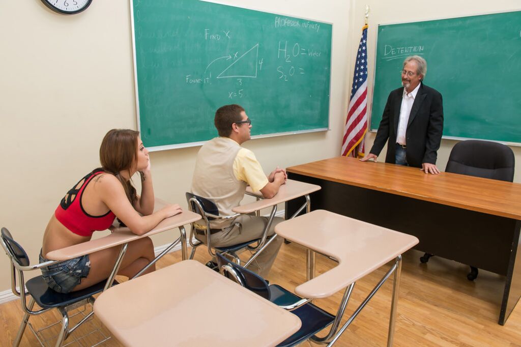 Nerdy Xander Gets Lucky with Jojo in Detention!