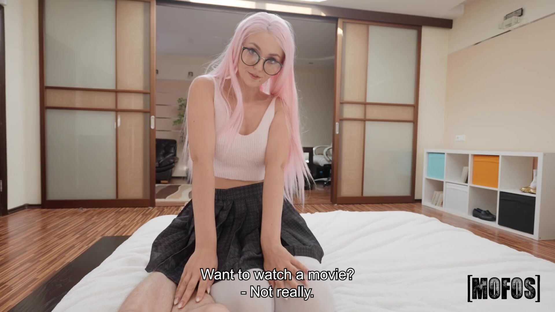 Bespectacled Babe Enjoys Anal