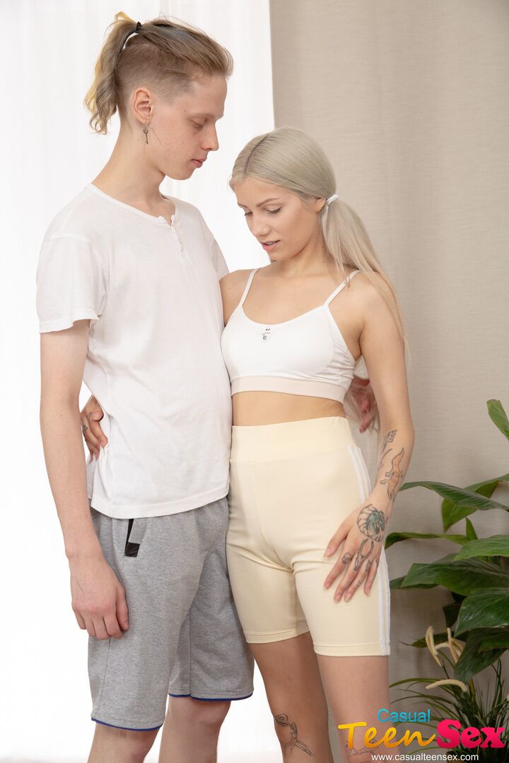 SPORTY TEENS FUCK AFTER FITNESS