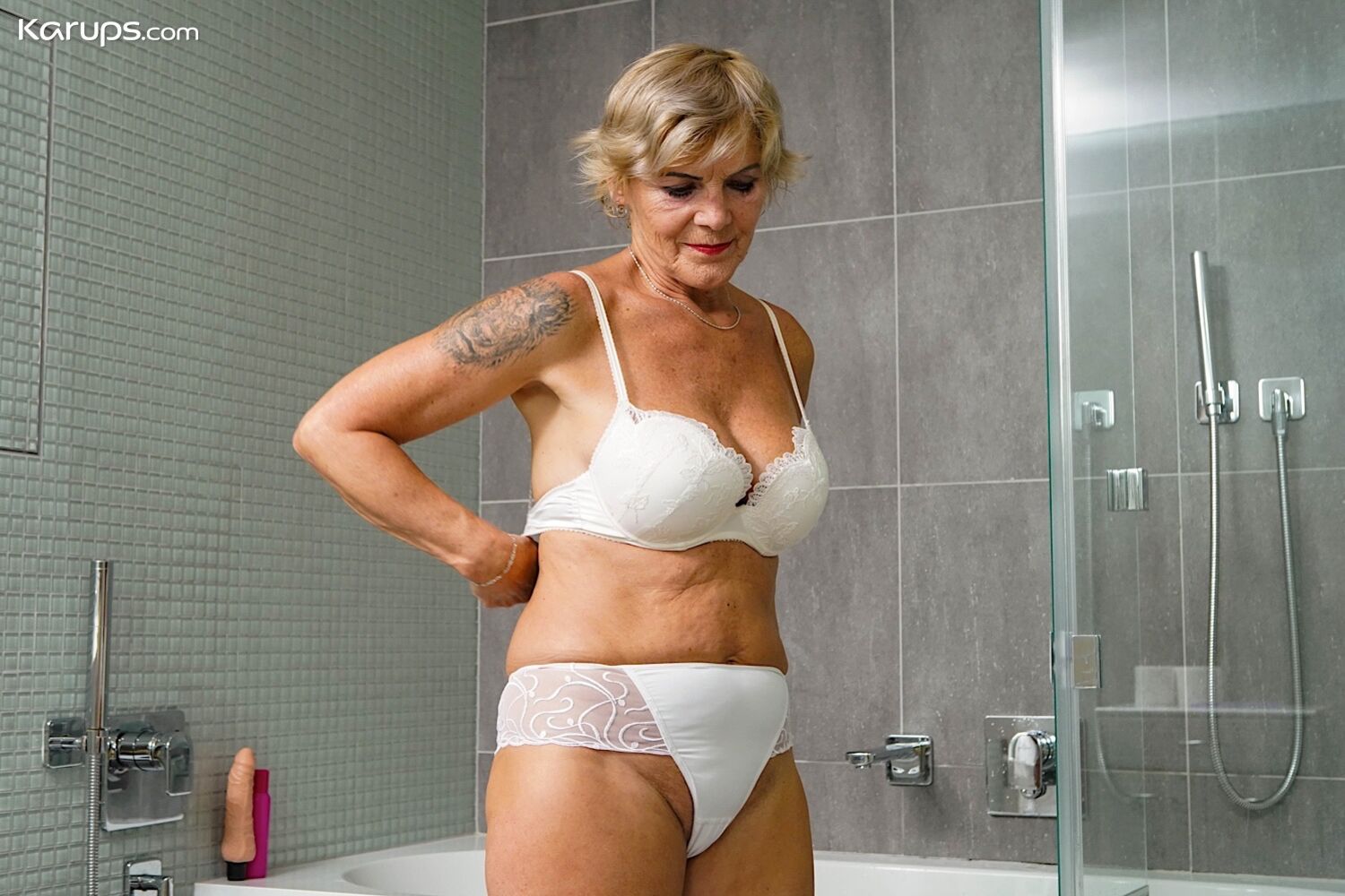 CLAIRE'S SHOWER SHOW