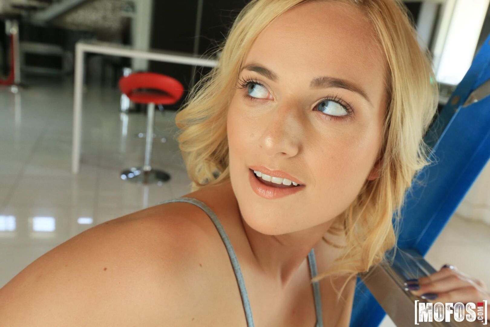 Hot Blonde Beats Fear of Anal