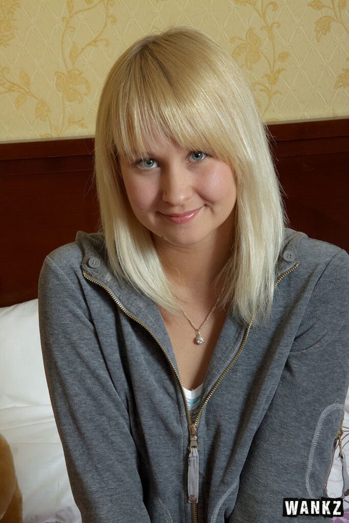 Horny Teen Kelsey is Begging for Her Boyfriend's Cock!