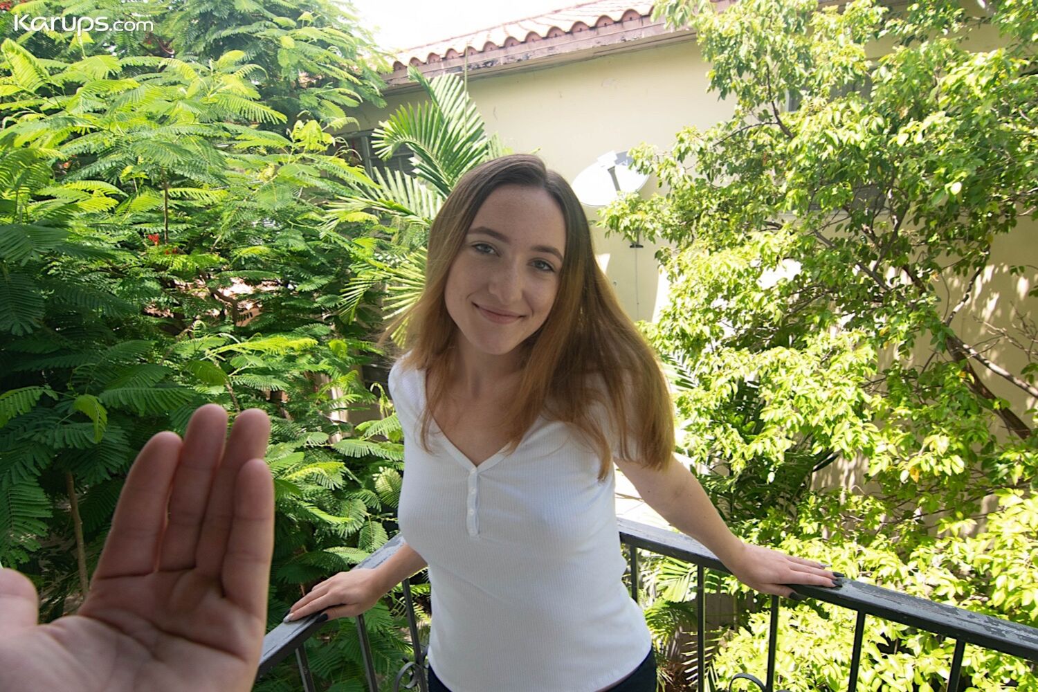 APPLY INSIDE HER