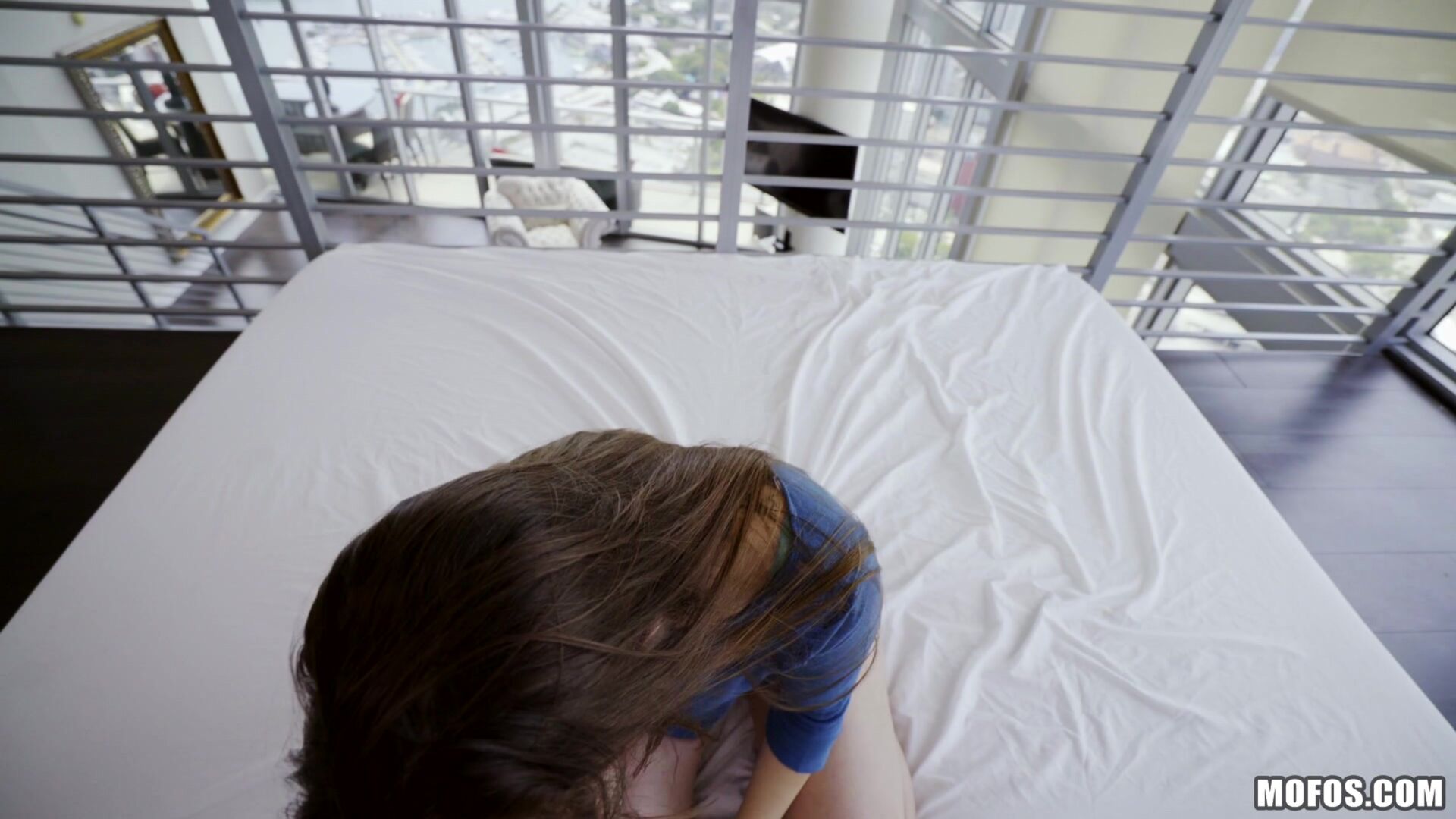 Cumshot Welcome for Returning Starlet