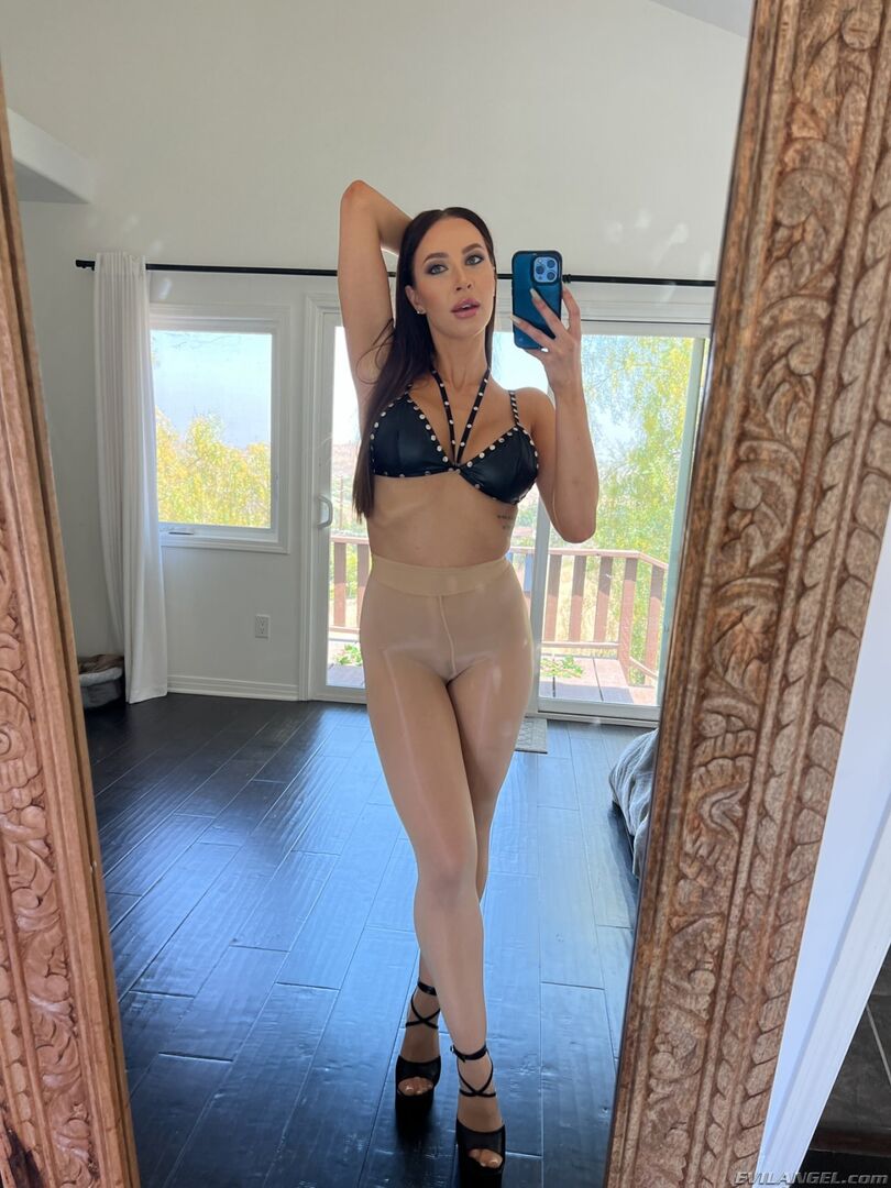 Melissa Stratton: POV Fuck & Creampie