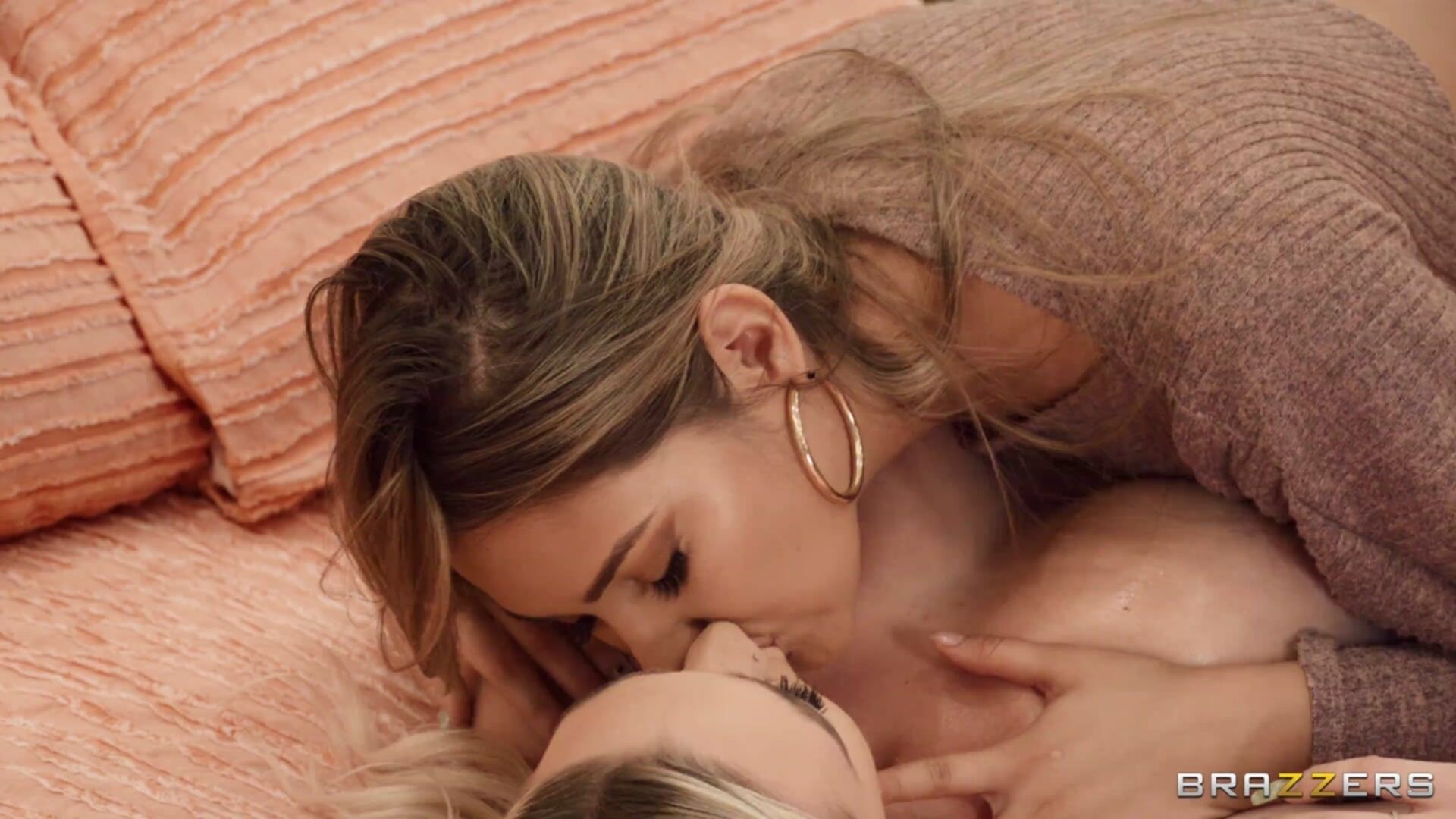 Gizelle & Kendra's Oily Rubdown