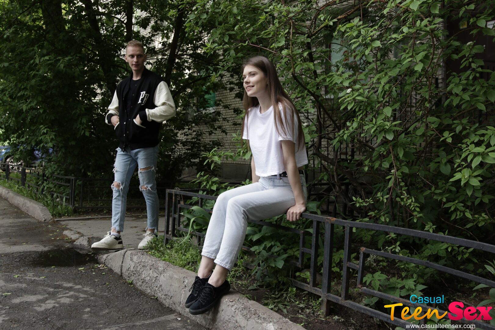TEEN ENJOYS FIRST DATE FUCKING