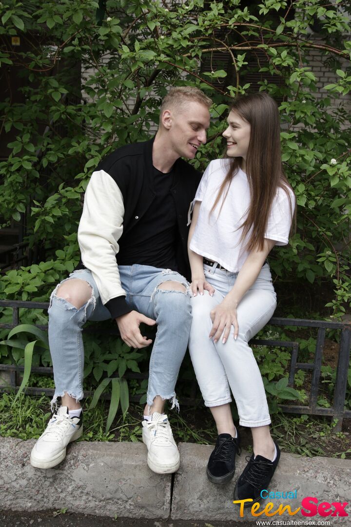TEEN ENJOYS FIRST DATE FUCKING
