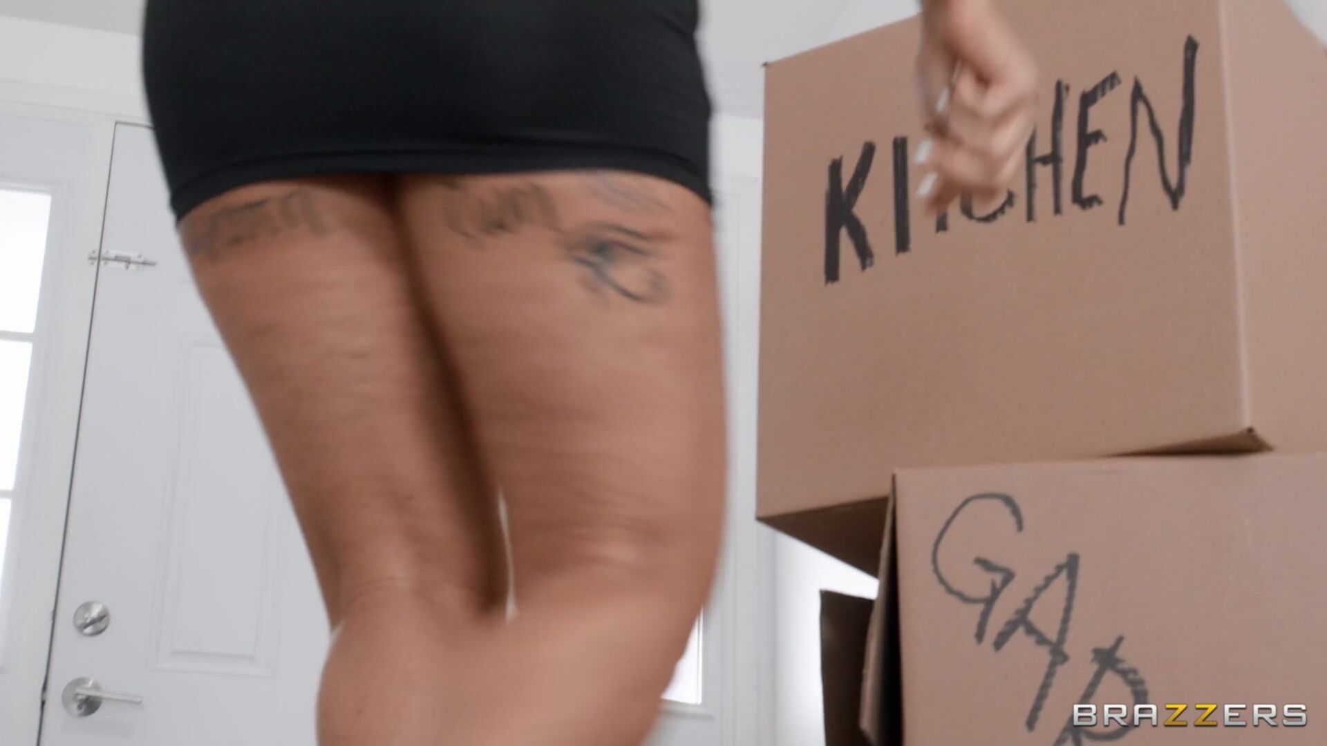 MILF Gets Railed By Cocky Mover