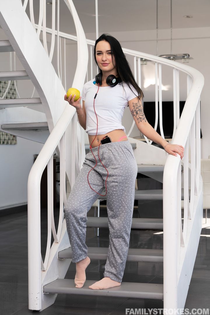 Stepsister Dreams Cum True