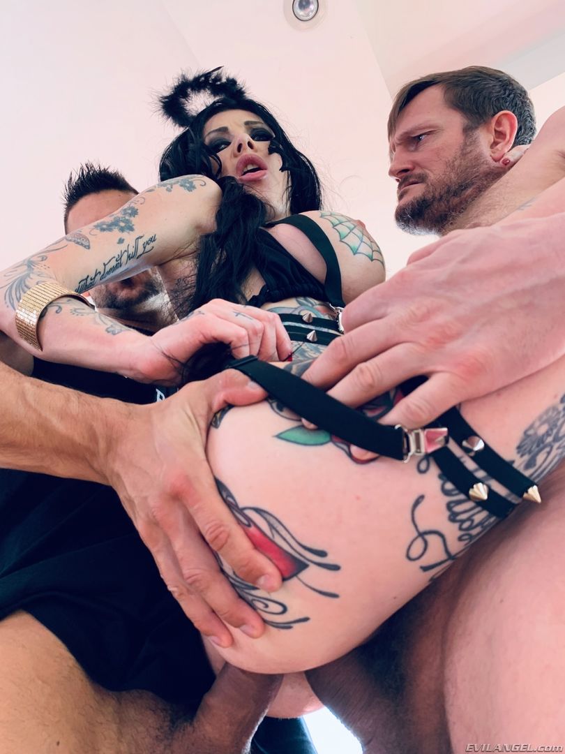 Squirting Megan: Anal/DP/DAP Gangbang
