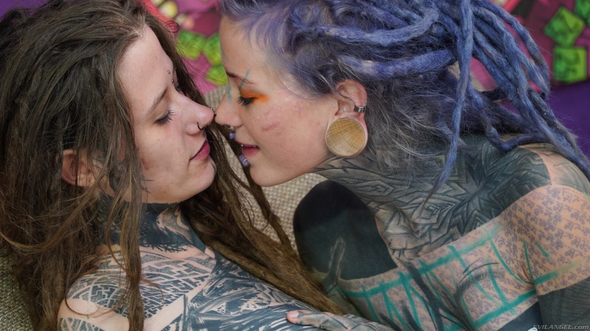 Anuskatzz & Ceci Milkymouzz : Anal Fisting!