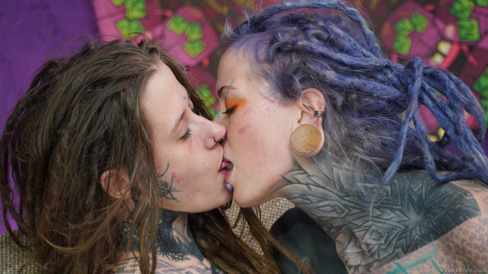 Anuskatzz & Ceci Milkymouzz : Anal Fisting!