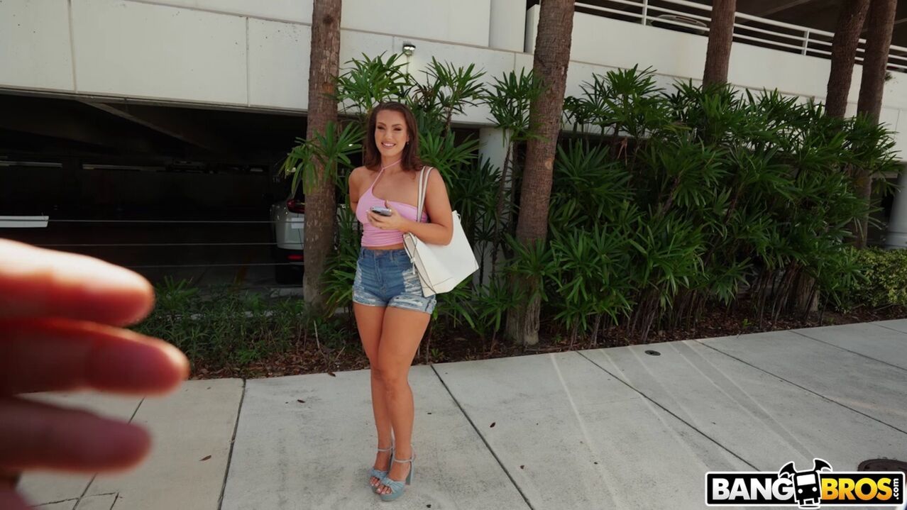Mandy Fucks to Buy a House