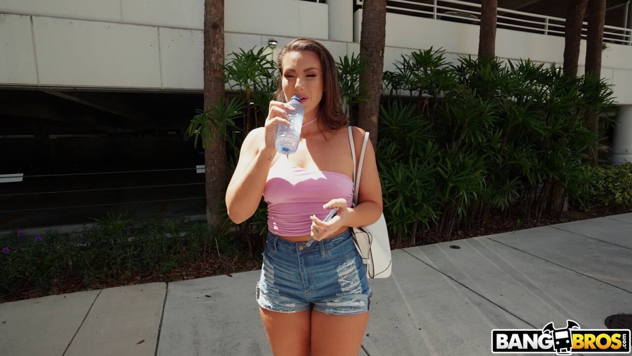 Mandy Fucks to Buy a House