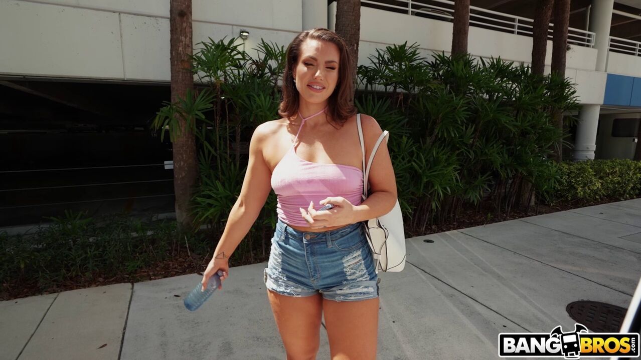 Mandy Fucks to Buy a House