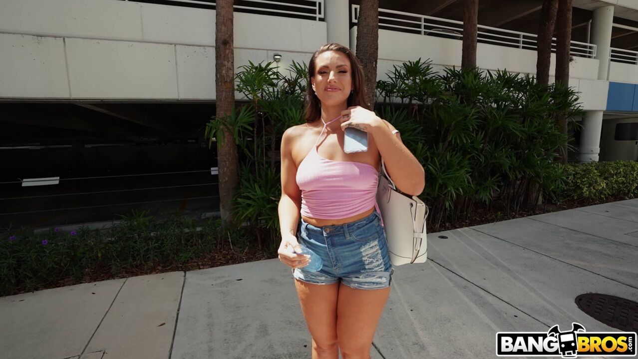 Mandy Fucks to Buy a House