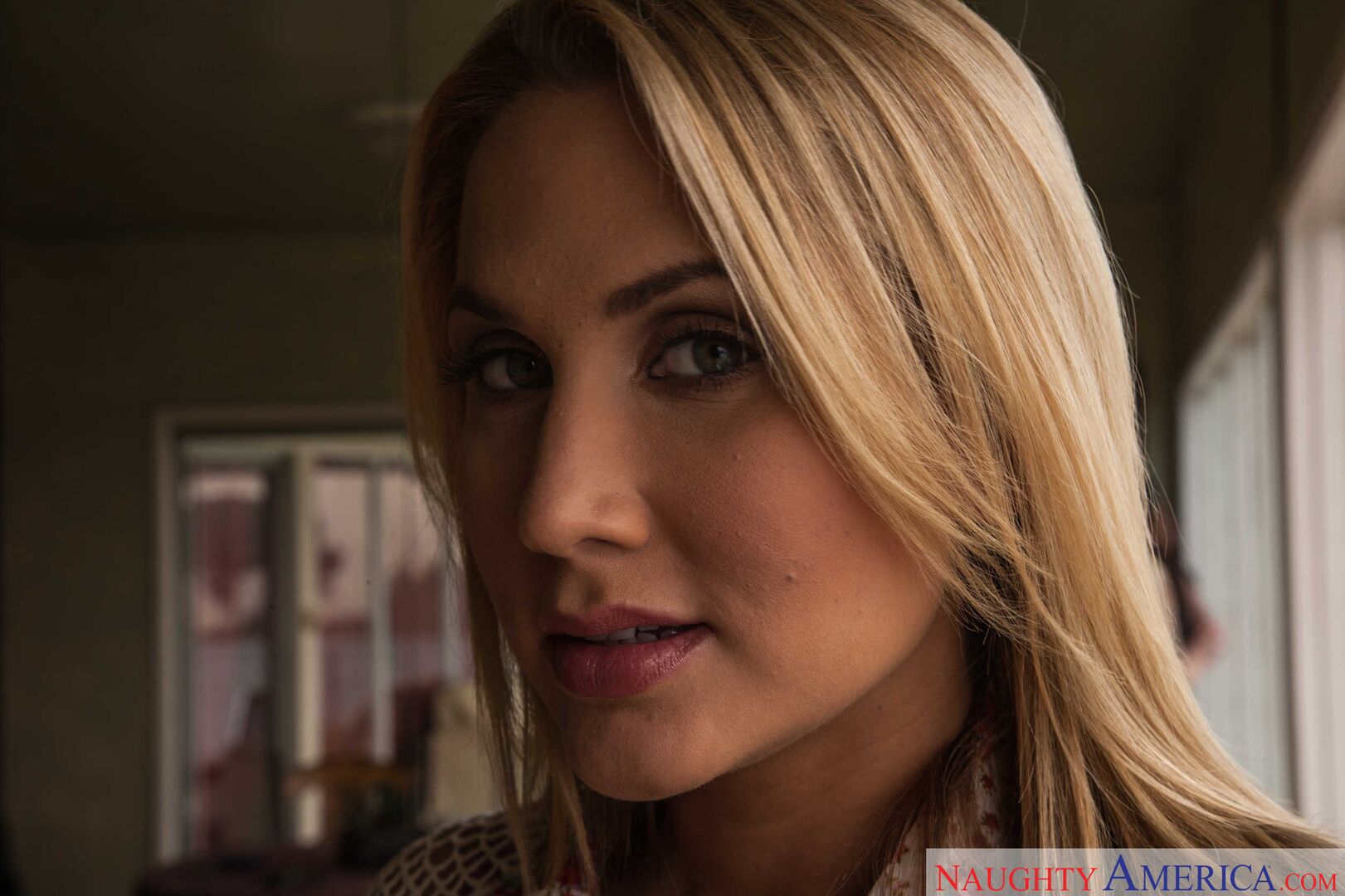 Alanah Rae fucking in the couch with her bubble butt