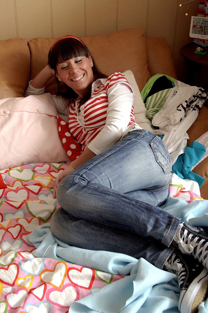 Delicious Teen in Jeans Makes Herself Cream