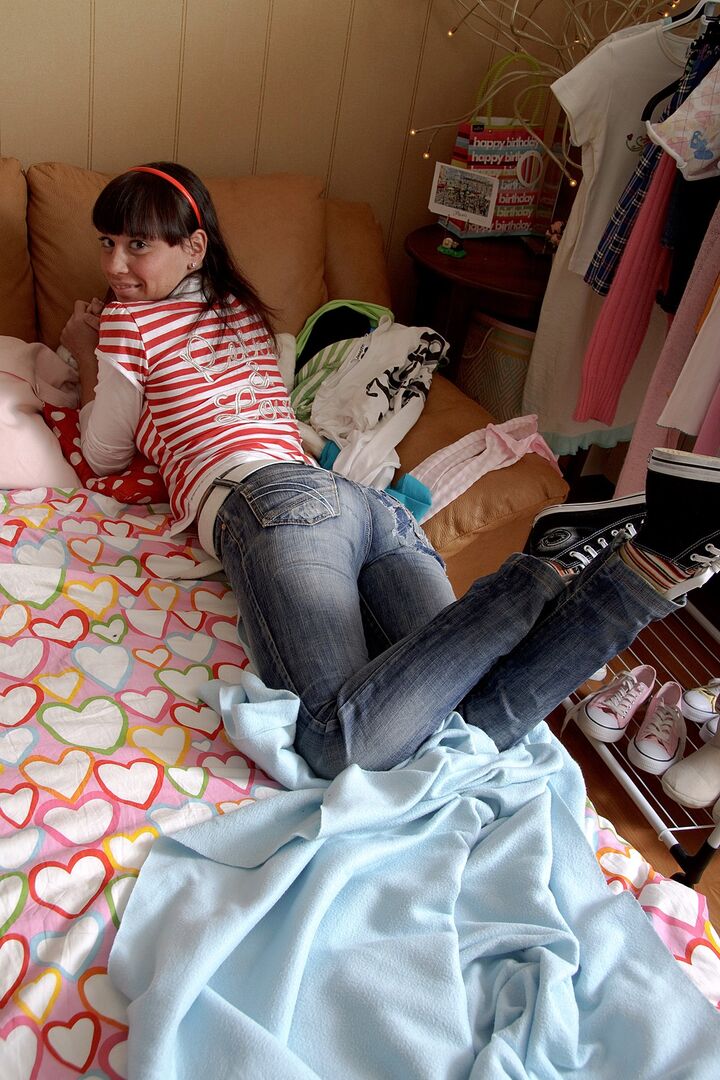 Delicious Teen in Jeans Makes Herself Cream