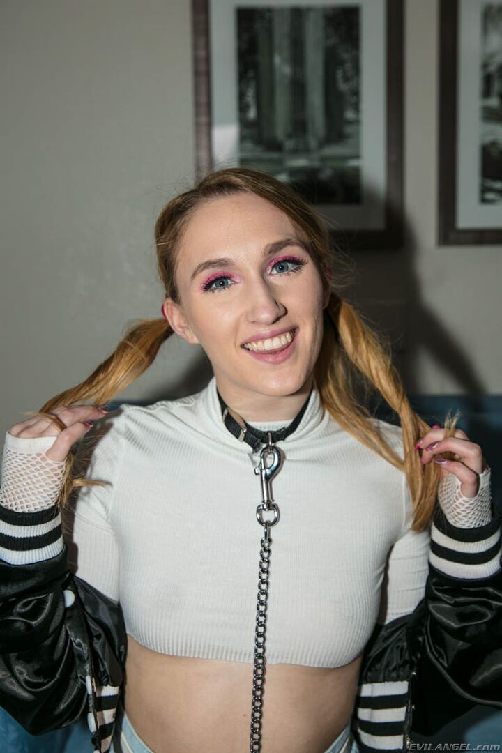 Squirting Victoria's Manhandling Fuck