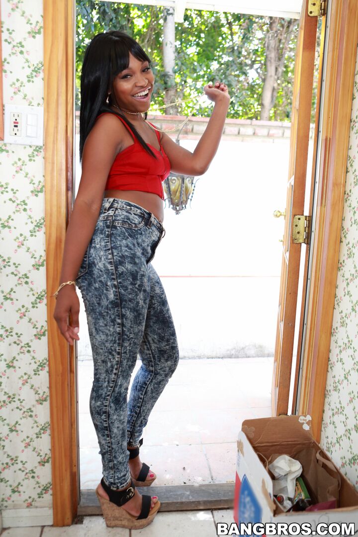 Ebony big butt loves getting dick
