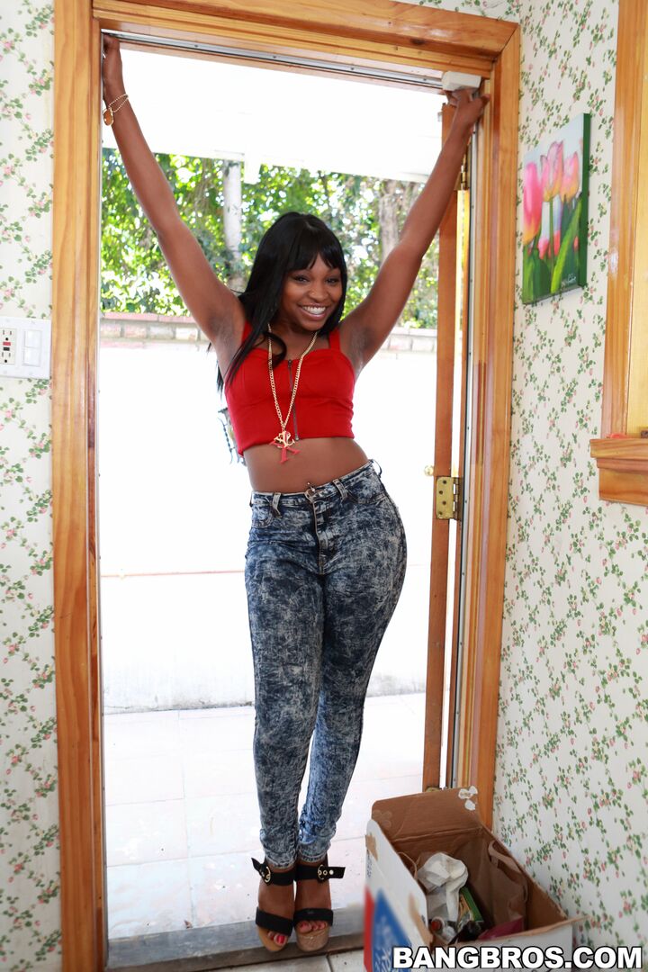 Ebony big butt loves getting dick