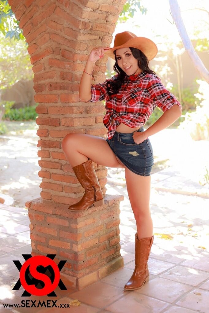 PERVERTED COWGIRL . ANGIE MILLER