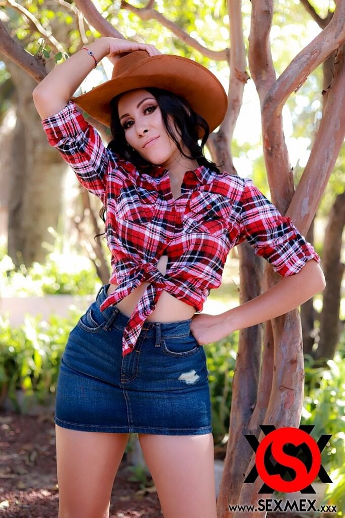 PERVERTED COWGIRL . ANGIE MILLER