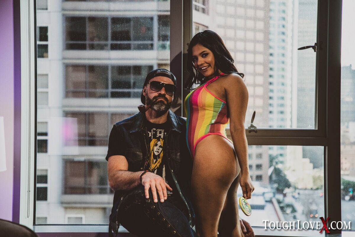 Serena Santos - 3rd Wheel