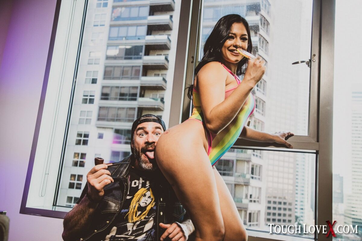 Serena Santos - 3rd Wheel