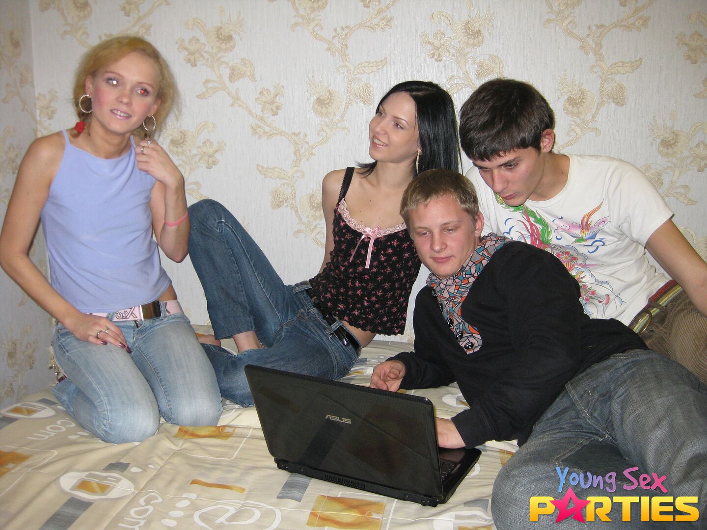 TEENS LOOKING FOR A PERFECT SEX COMBINATION