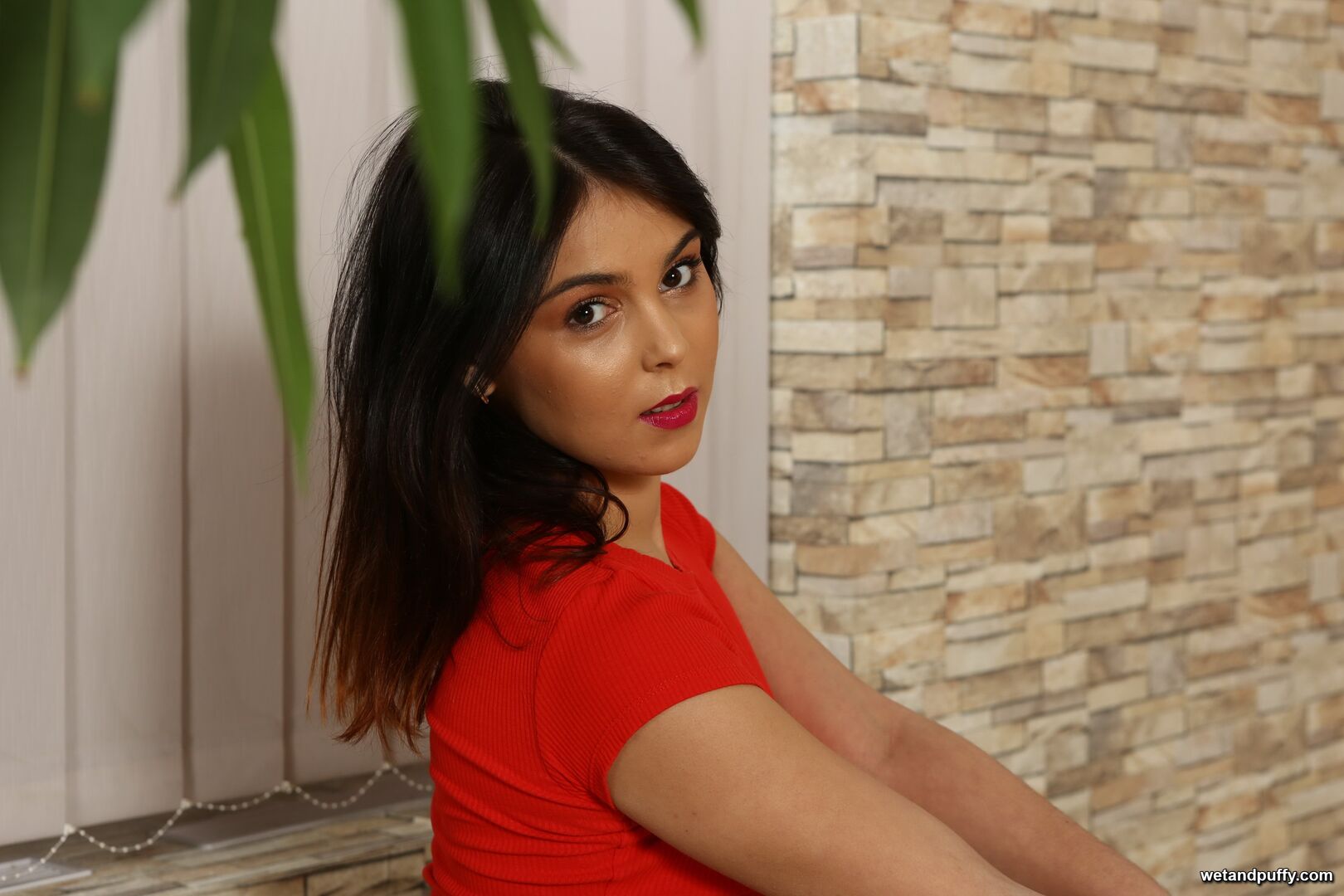 TEANA — RAVISHING IN RED