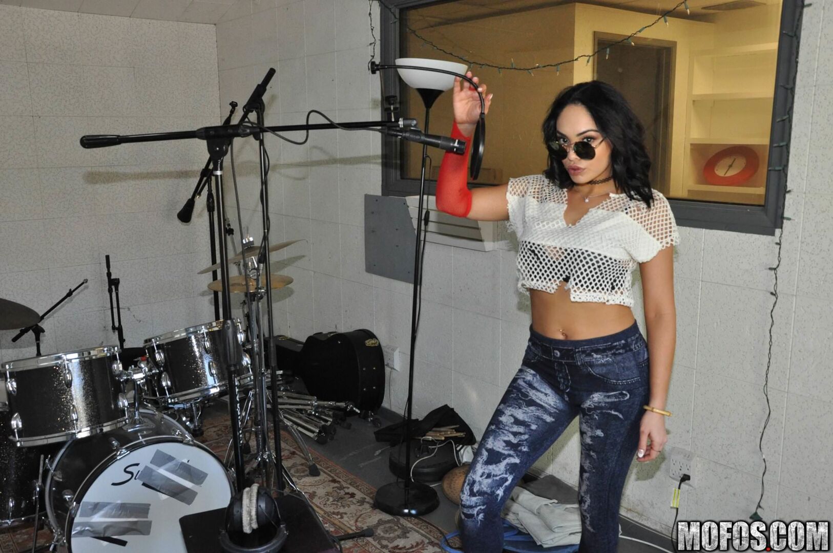 Amateur Singer Banged In Studio