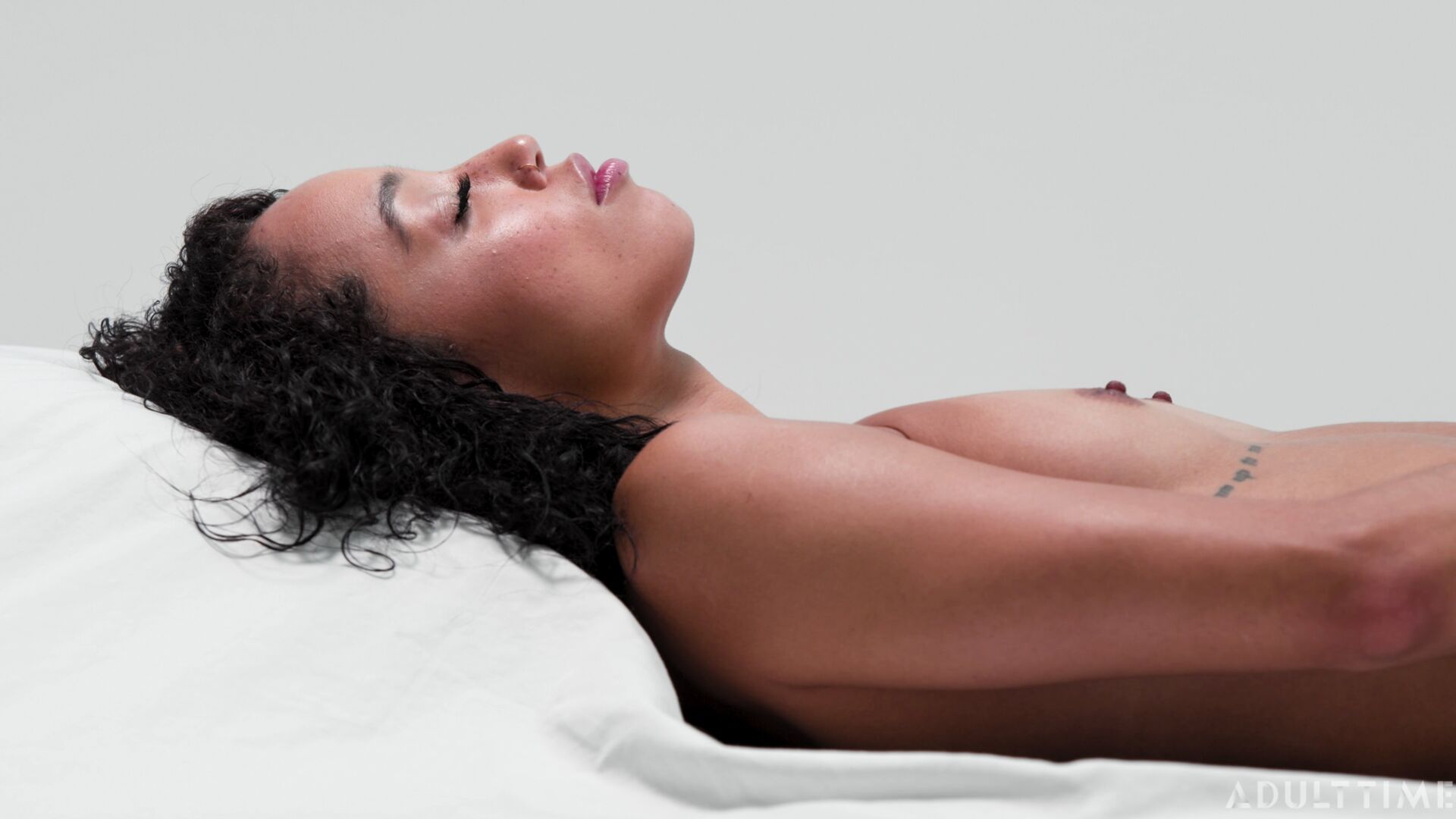 How Women Orgasm - Alexis Tae