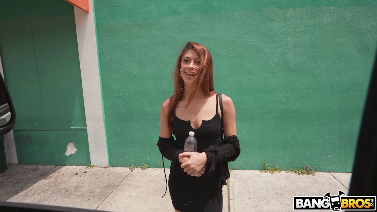 Stripper Shows Ass for Cash