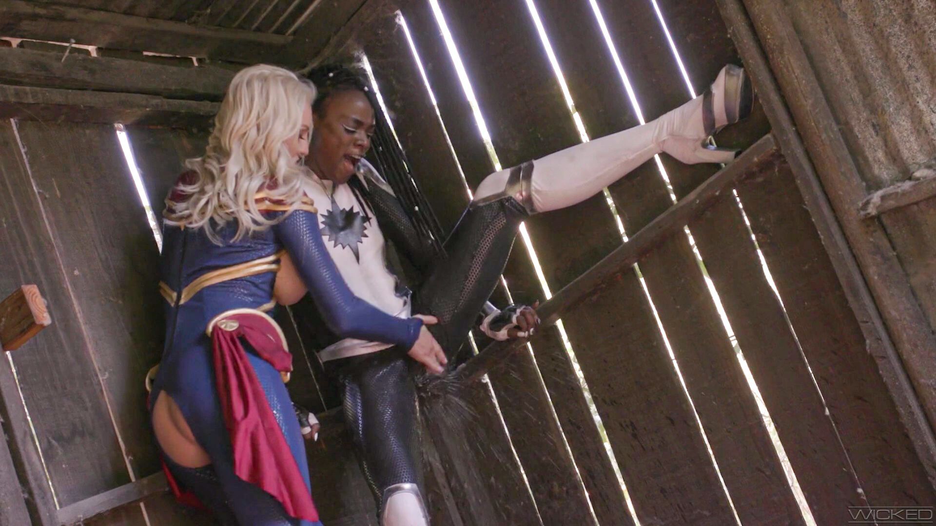 Marvel Vs DC Best Lesbian Scenes