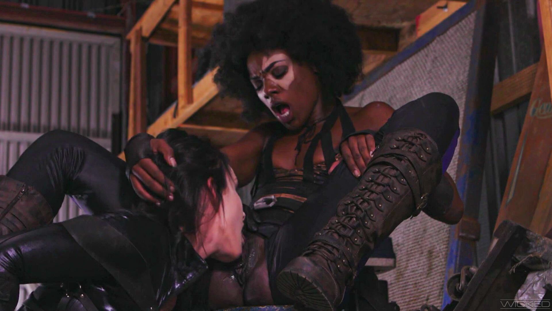 Marvel Vs DC Best Lesbian Scenes