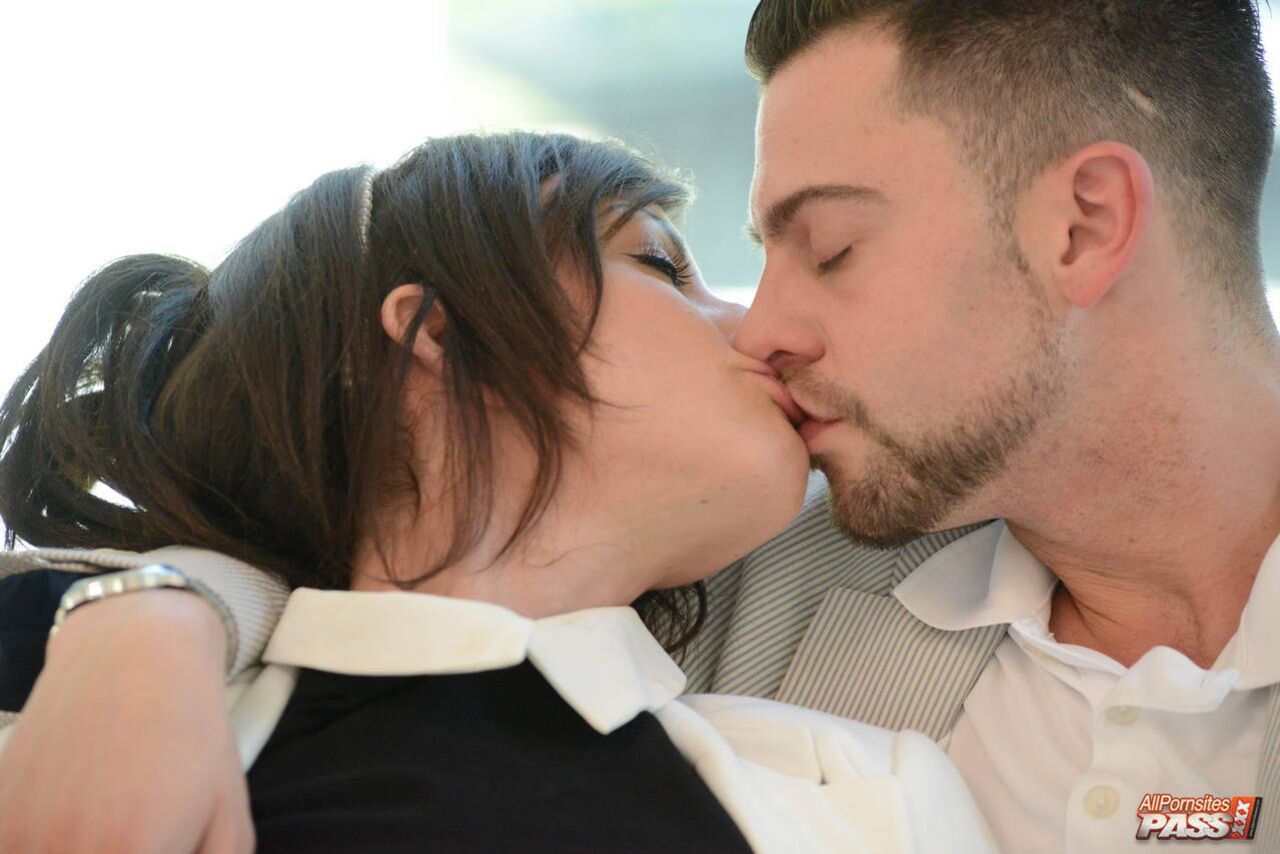 Jennifer White wants it deep