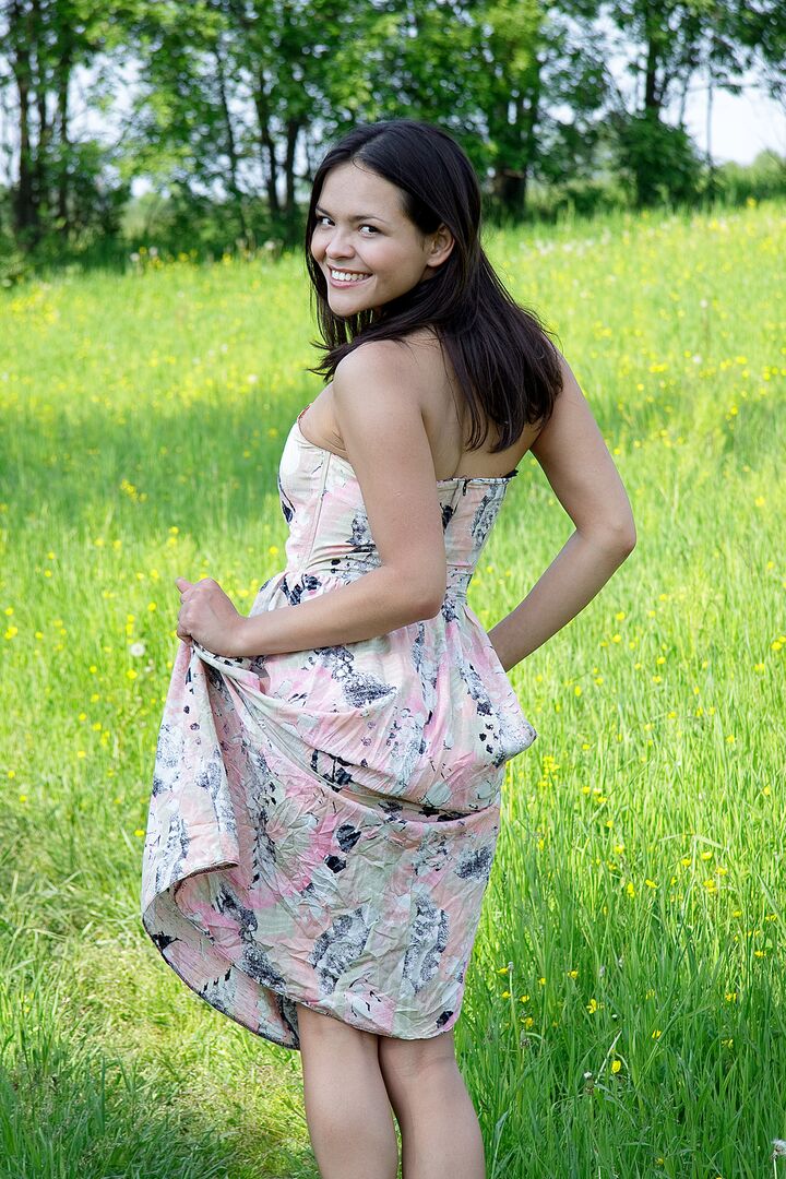 Felicia Lifts Up Skirt to Expose Her Cute Teen Ass!