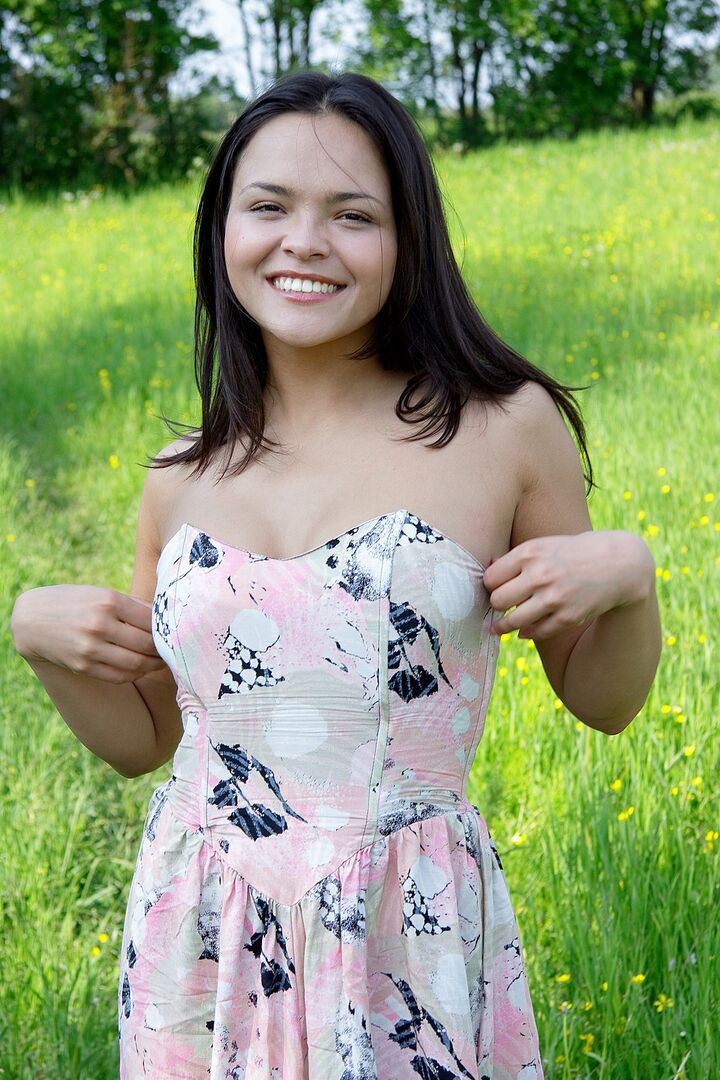Felicia Lifts Up Skirt to Expose Her Cute Teen Ass!