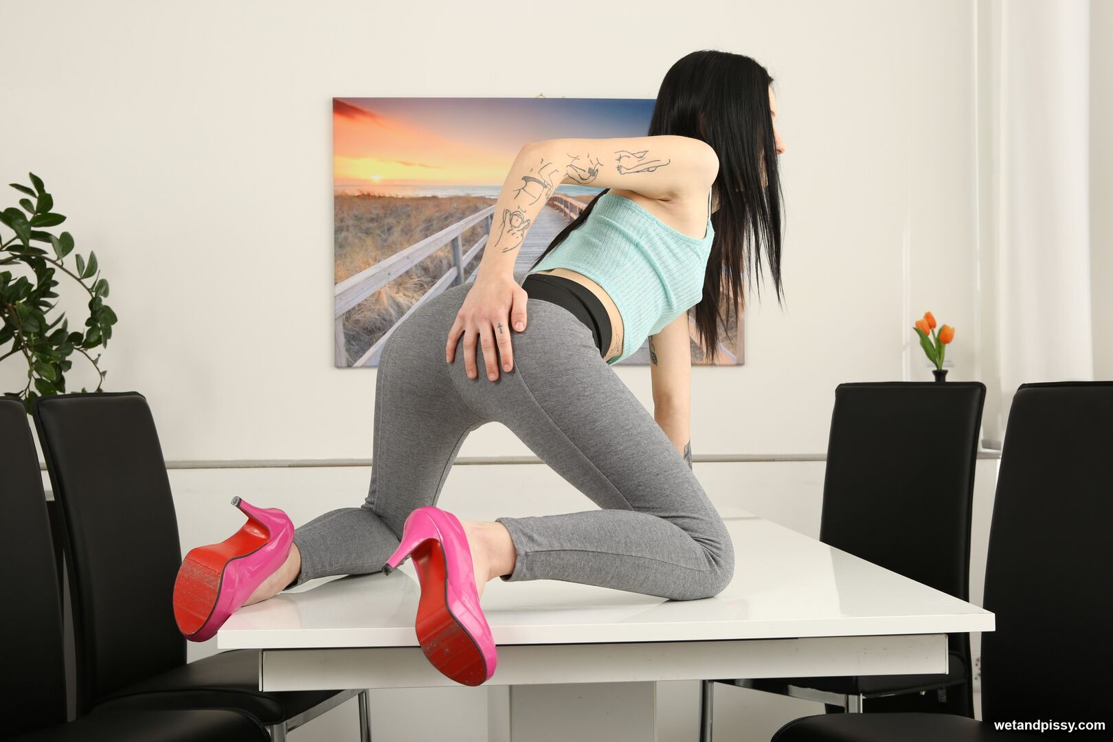 DEBRA DEE — DEBRA DEE LOVES TO PEE