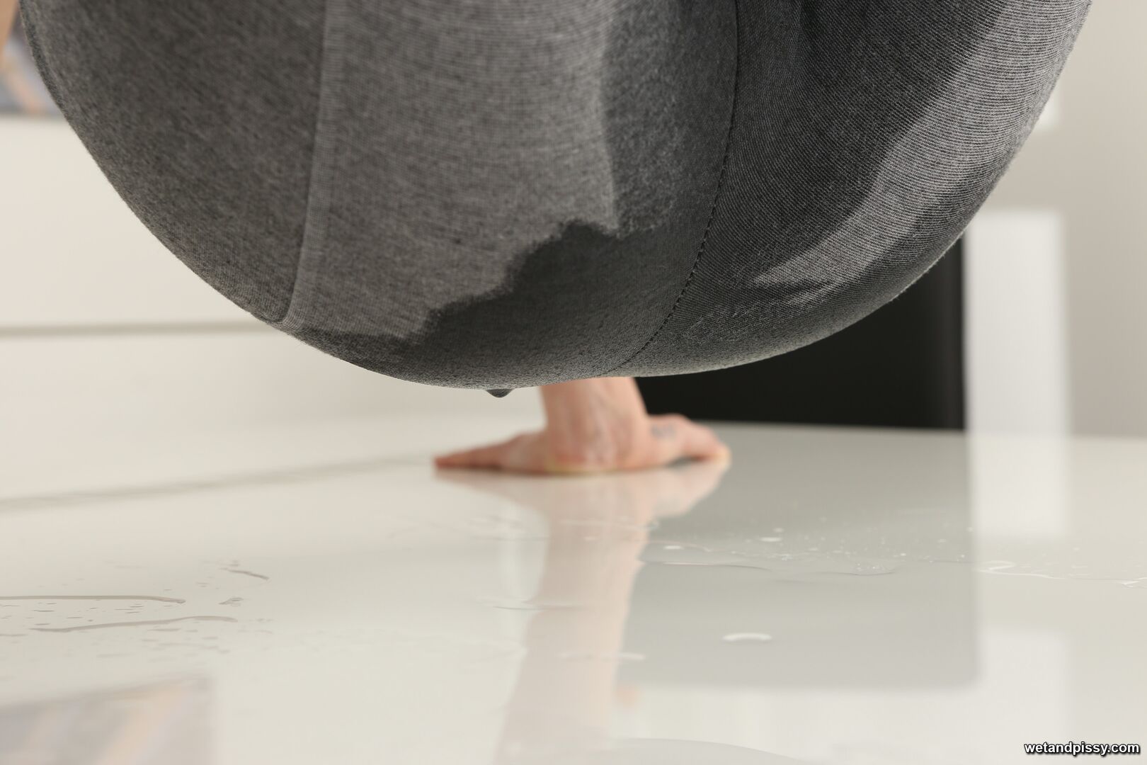 DEBRA DEE — DEBRA DEE LOVES TO PEE