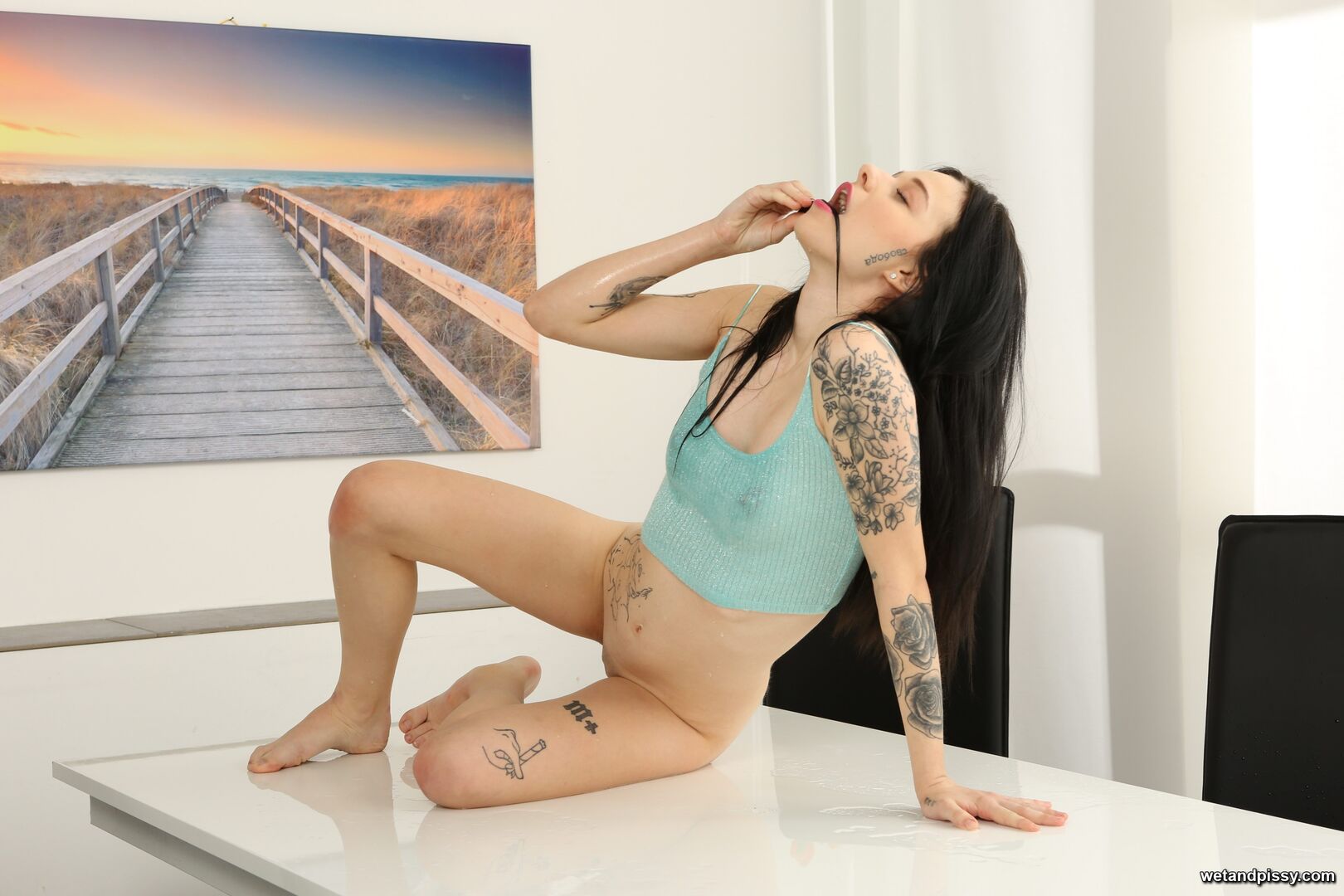 DEBRA DEE — DEBRA DEE LOVES TO PEE