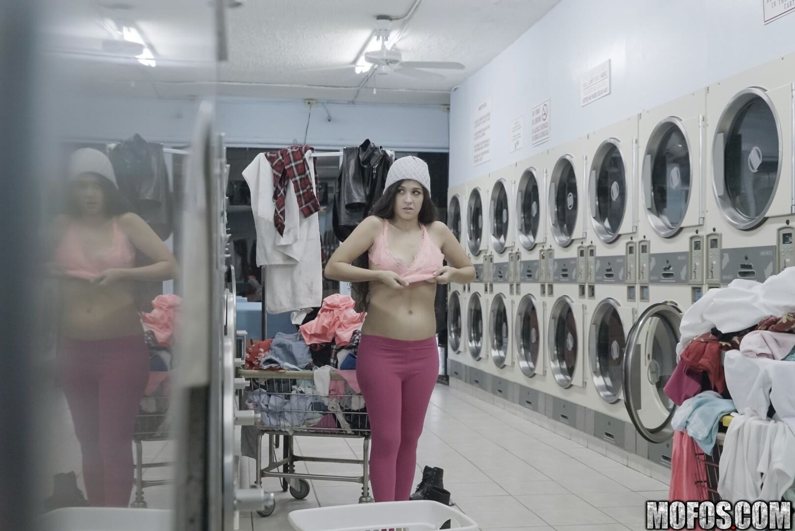 Latina Gets Facial In Laundromat
