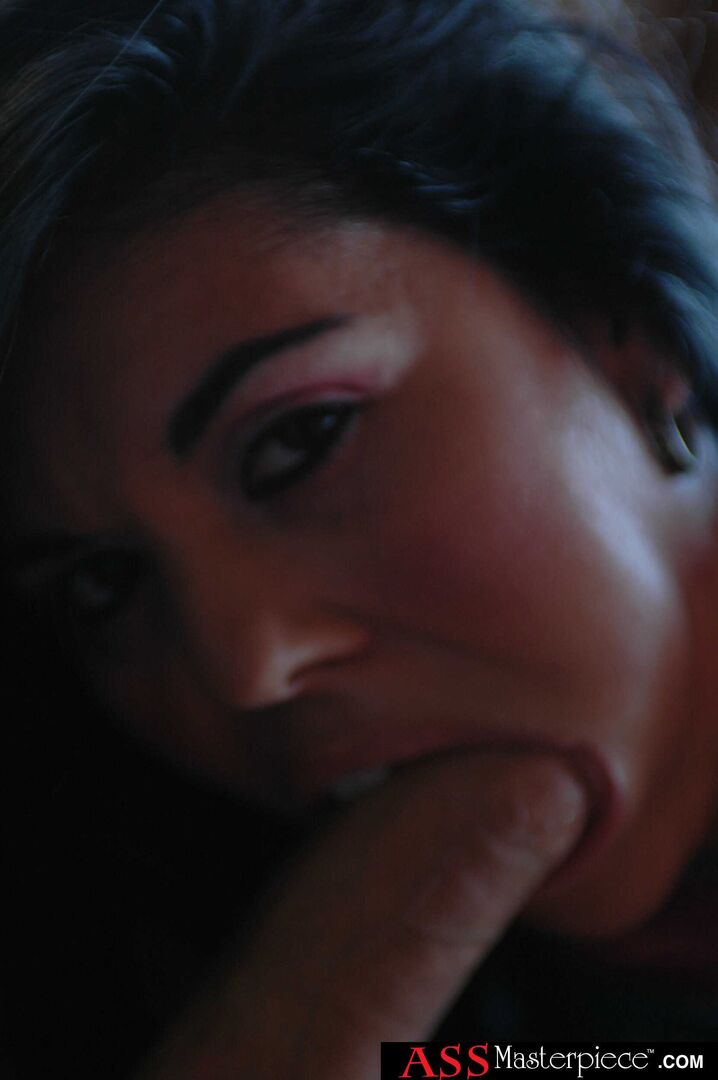 Big round ass Olivia O'Lovely shakes it all over a big cock