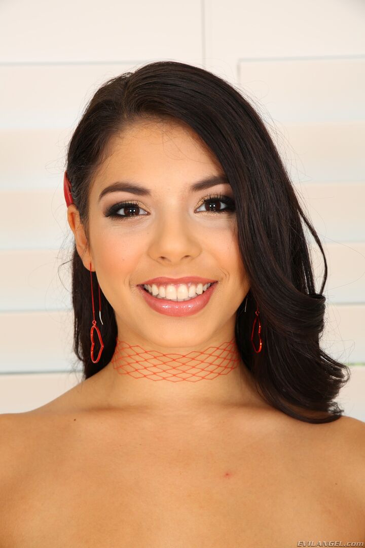 Gina: Gaping Anal Valentine's Gift!