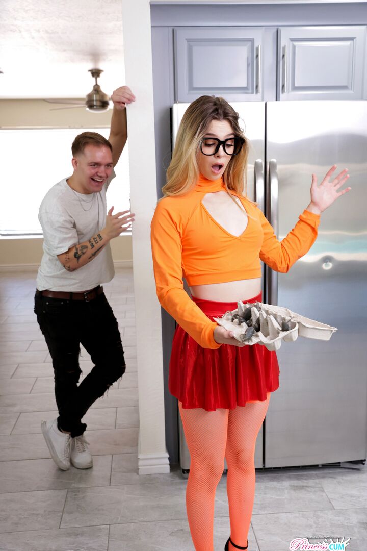 Screams And Orgasms From My Stepsis - S8:E3
