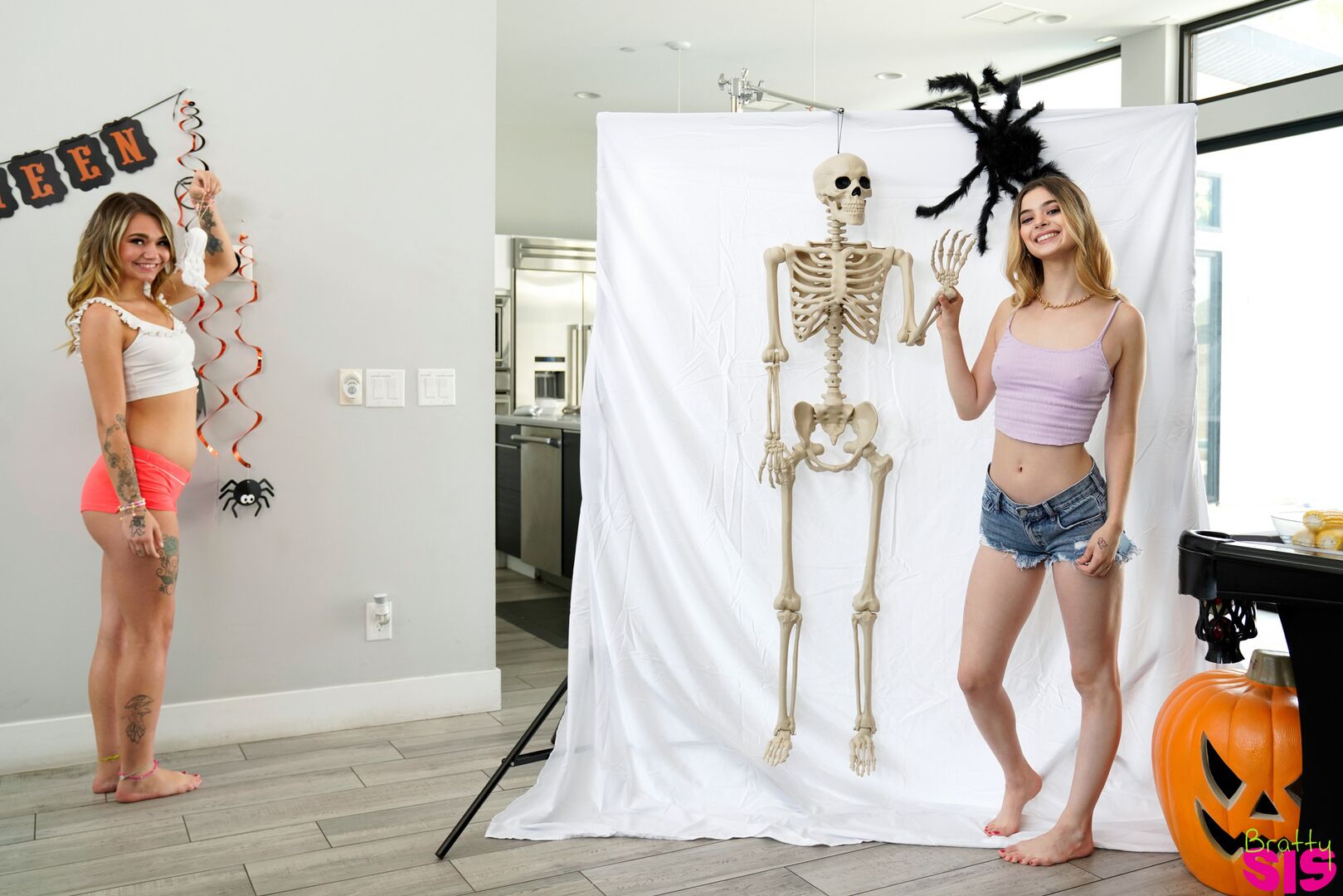 This Halloween My Stepsis Jumped My Bones - S24:E10