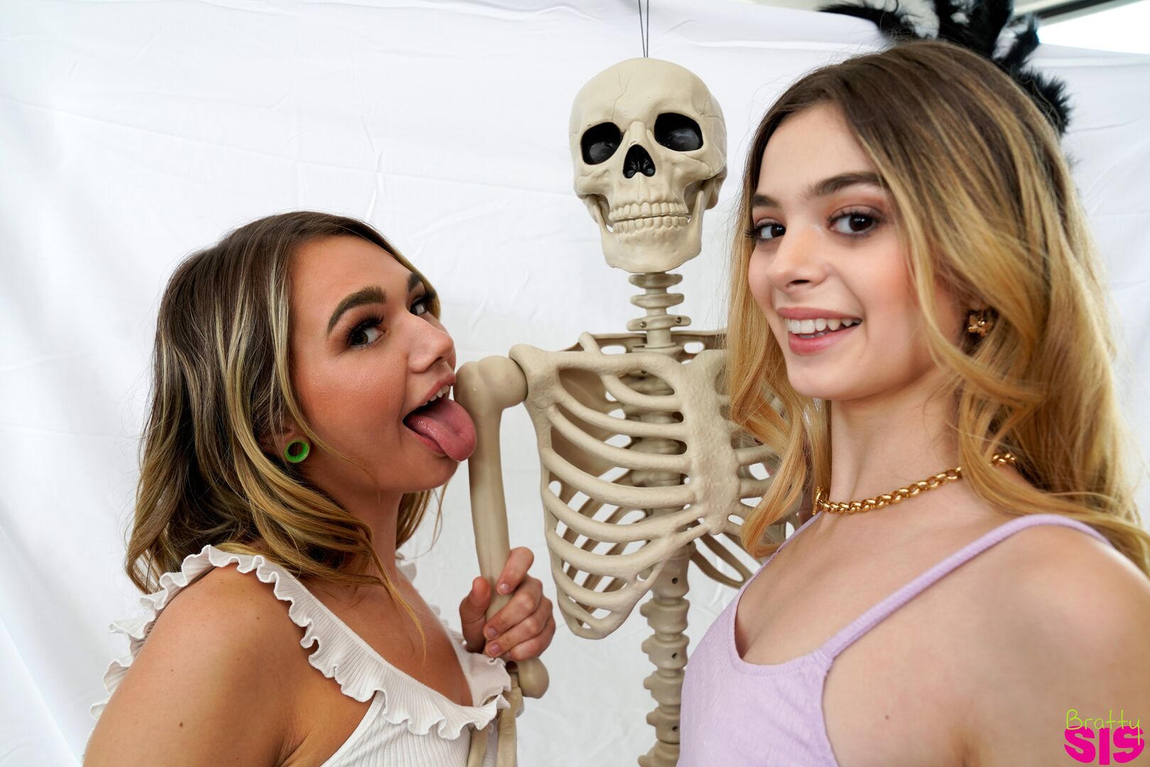This Halloween My Stepsis Jumped My Bones - S24:E10